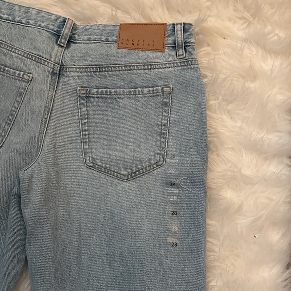 PacSun Casey Low Rise Baggy Distressed Jeans - Picture 6 of 6